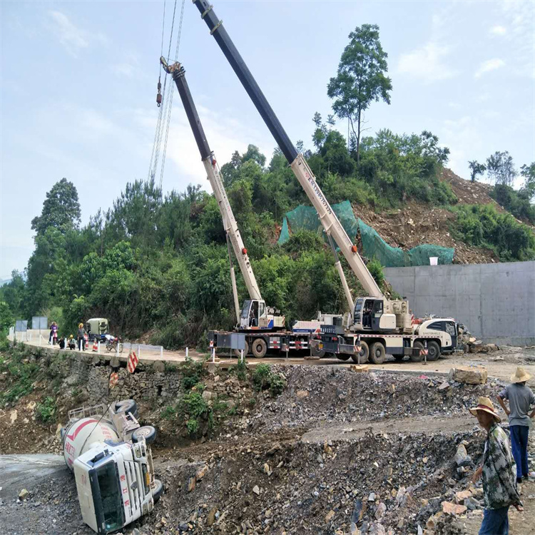 博爱汽车掉沟里叫吊车救援要多少钱