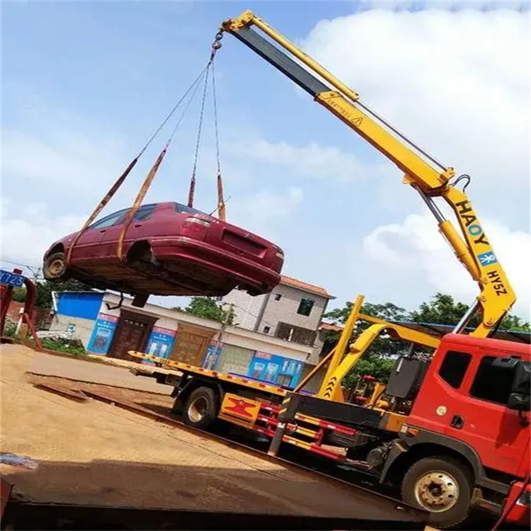 博爱吊车吊汽车的正确方法